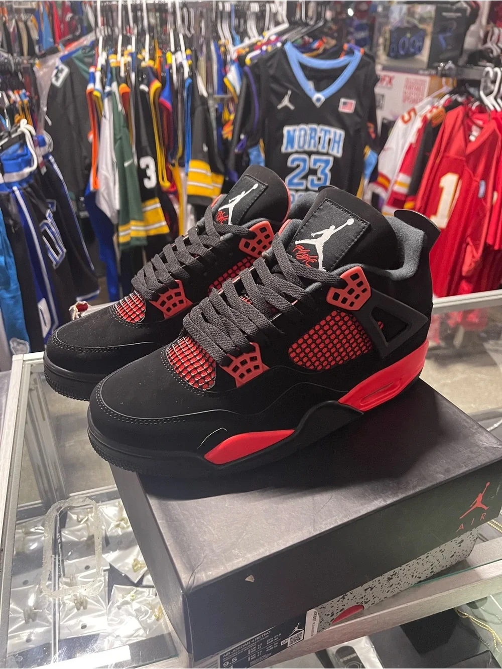 Mens Retro 4 Red Thunder Size 9.5.